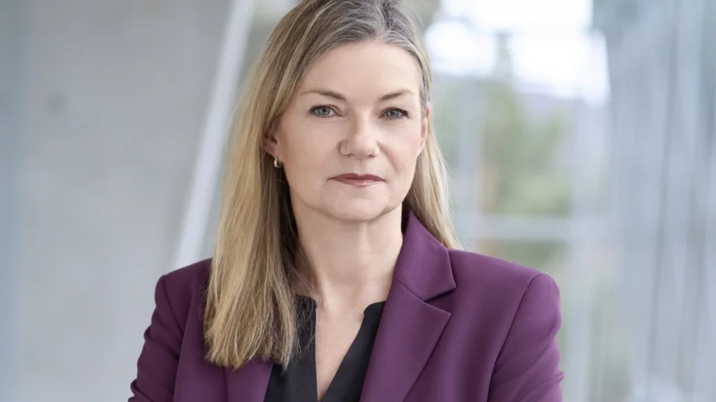 Susanna Wooders, Fidelity