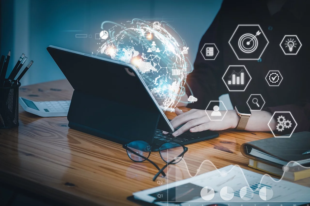 Digitalisierung; Das Konzept der digitalen Marketingtechnologie durch den Einsatz von Tablets,Datenanalyse,Metaverse,Big Data,globalem Internet,globalem Netzwerk und Datenaustausch.