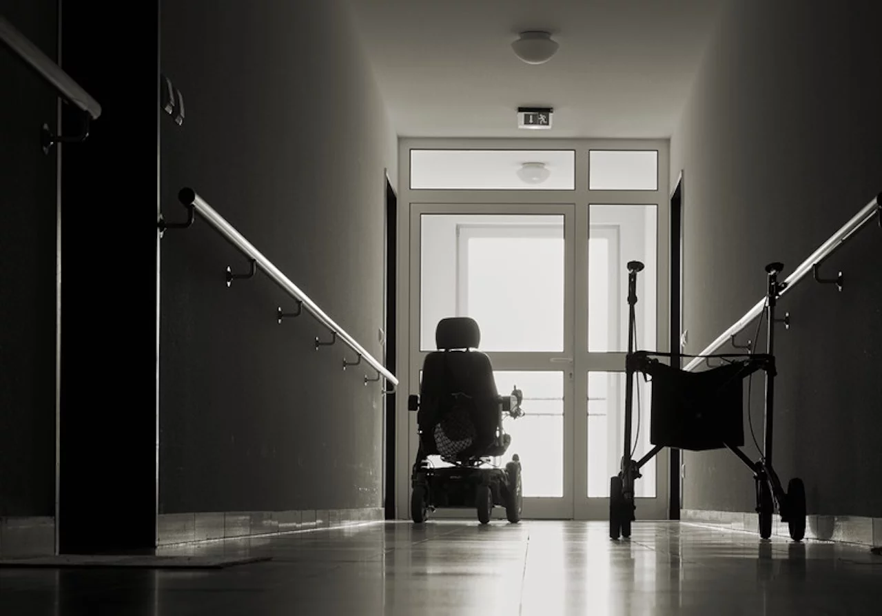 Pflege, Pflegeheim, In der Pflege gehen die Lichter aus.