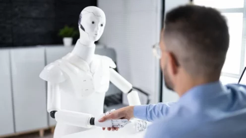 Men At Interview With AI Robot Machine; KI; AI; Mensch und Maschine; Digitialisierung