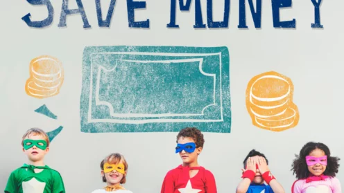 Superhelden Freunde spielen zusammen, Geld sparen Konzept, Altersvorsorge, Sparen, Geldanlage
