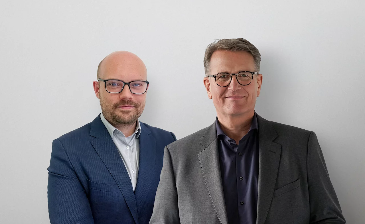 Philipp Langendörfer, Vorstandsvorsitzender der Astra Versicherung, und Martin Gräfer, Vorstandsvorsitzender der Bayerische Allgemeine Versicherung (v.l.)