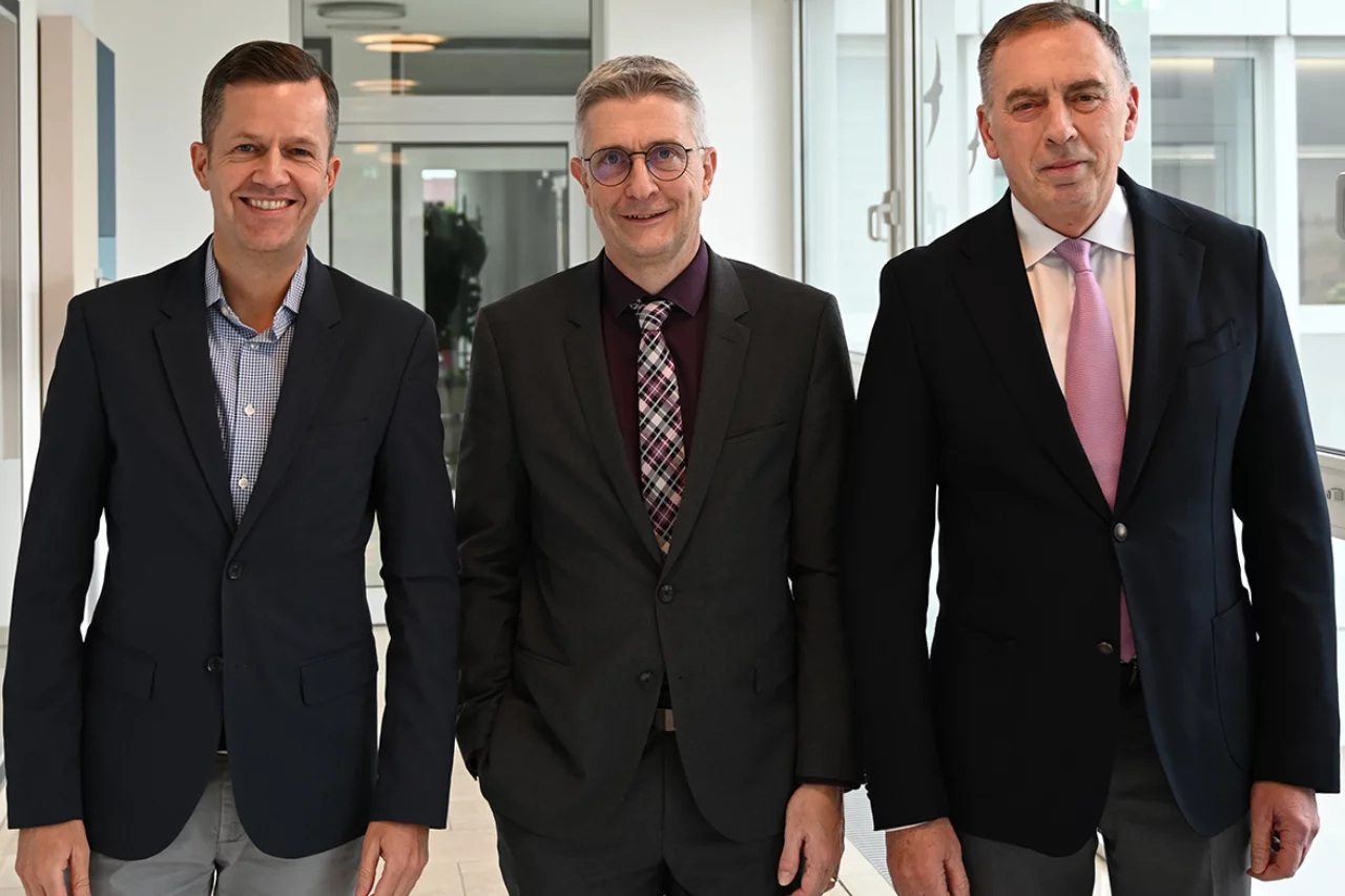 Der neue Vorstand der Universa (v.l.): Stellvertretendes Vorstandsmitglied Dr. Marco Wimmer, Vorstandssprecher Frank Sievert und Vertriebsvorstand Werner Gremmelmaier.