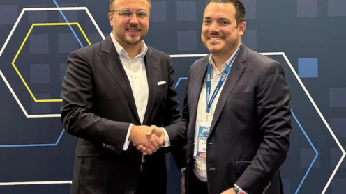 Kevin Jürgens, Vertriebsvorstand der Phönix Maxpool Gruppe, und Aljoscha Ziller, Geschäftsführer der Verivox Versicherungsvergleich GmbH (v.l.)