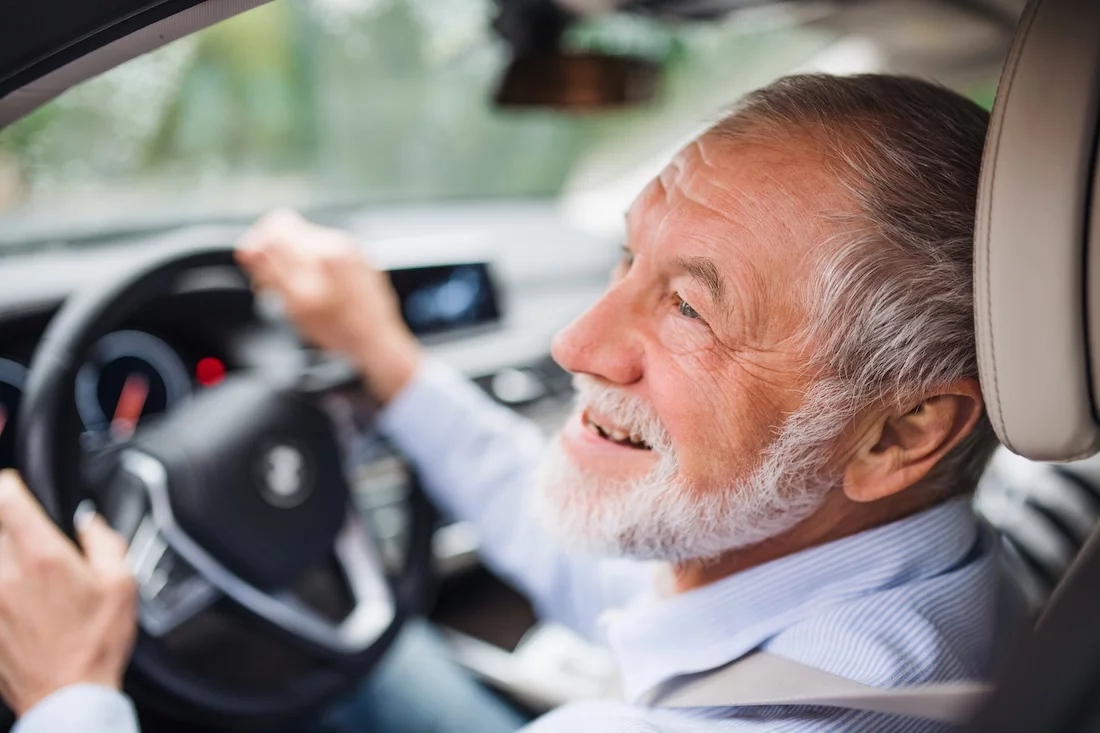 Kfz, Kfz-Versicherung, Senior, alter Mensch, Sachversicherung