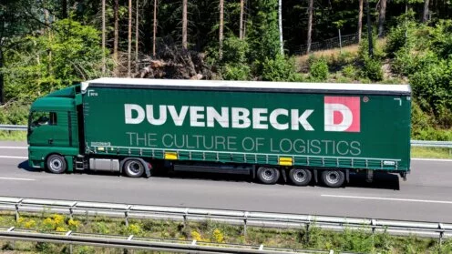 LKW mit Duvenbeck-Logo