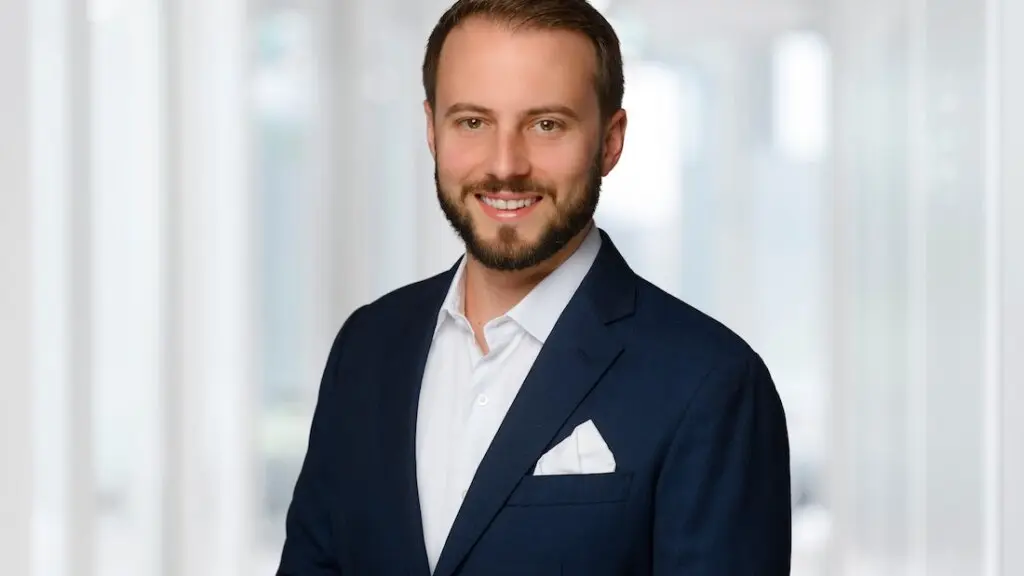 Simon Hennen übernimmt zum 1. Dezember 2026 die Position des Sales Director bei Allianz Partners Deutschland