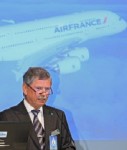 Jürgen Salamon, Chef der Dr. Peters Group, verleast einen weiteren A380 an Air France