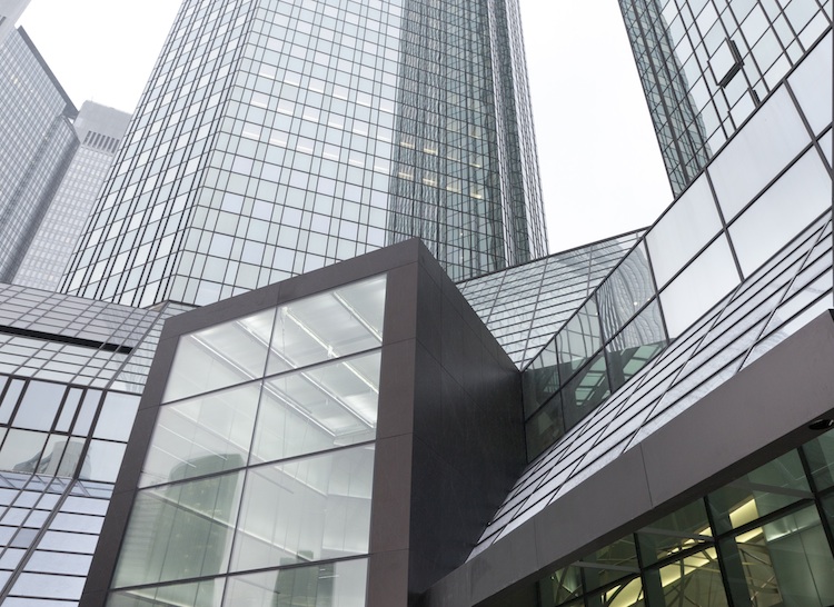 Moody's droht Deutscher Bank mit Abstufung ...
