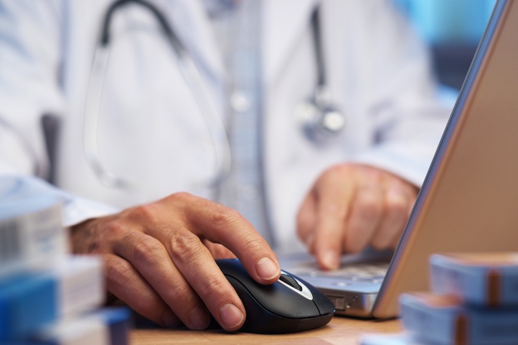 Hausärzte können sich nach Angaben von Axa ab sofort bei Pro Versorgung Care für den Vertrag einschreiben.