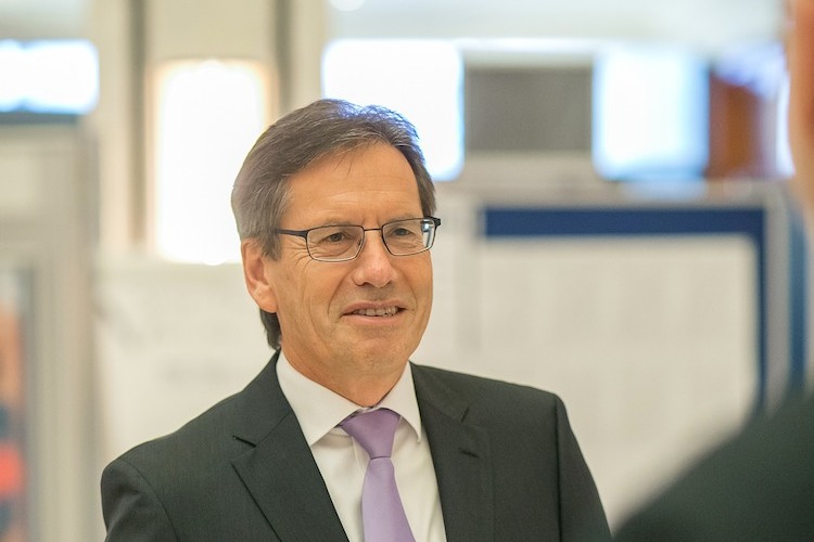 "Inwiefern in einem derart stark regulierten Markt wie dem Versicherungssektor der Eiopa-Stresstest zusätzliche Erkenntnisse liefert, ist für uns nicht ersichtlich", erklärte DAV-Vorstandschef Wilhelm Schneemeier.