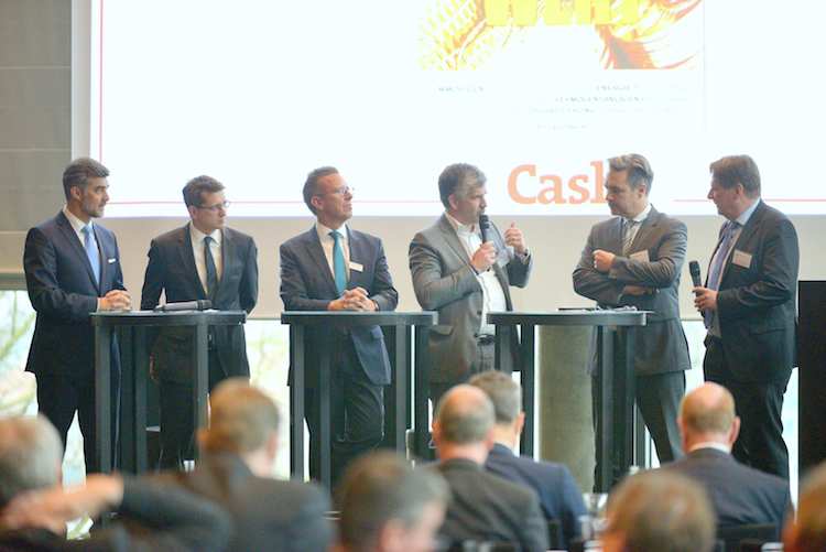 29.03.2017, 15. Fondsrating Tag, Hamburg, Empire Riverside Hotel, Sachwert Investment, Podium: Herausforderungen für Finanzdienstleister und Anbieter: vl: Achim Bauer (FLEX Fonds), Norman Wirth (AfW), Andreas Heilbrock (PATRIZIA), Eric Romba (BSI), Sascha Sommer (BIT Treuhand), Stefan Löwer (G.U.B.) Copyright: Foto: Dierk Kruse, Griegstrasse 14, 22763 Hamburg, 0172 5442347, .