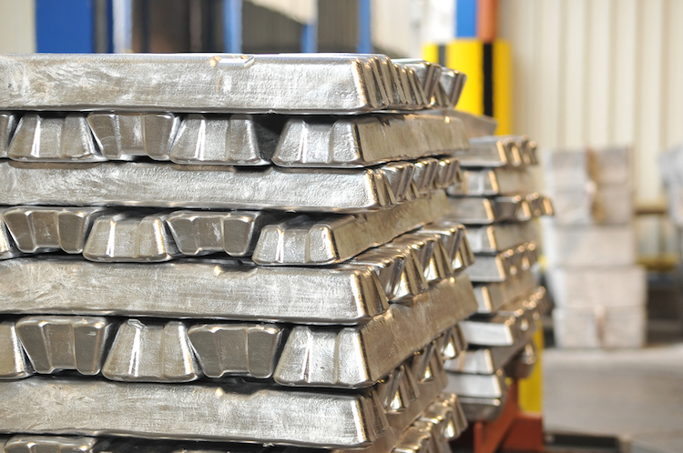 aluminium metall handel trade rohstoff shutterstock_65775844