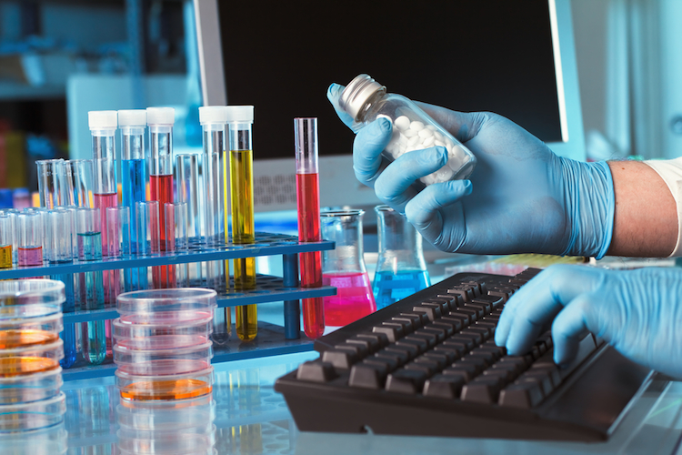 labor pharma forschung biotechnologie shutterstock_143841541