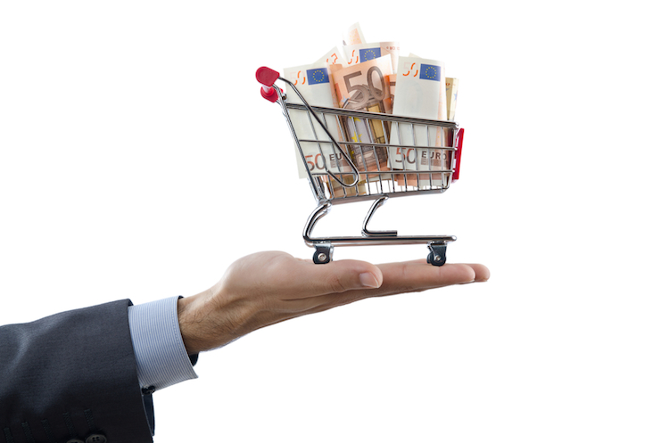 einkaufswagen euro geld kaufen investieren shutterstock_93925429