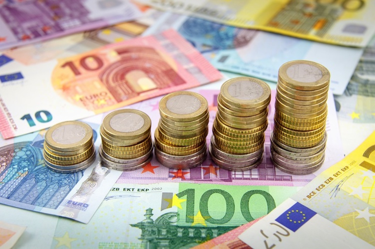 Euro-Scheine und -Münzen