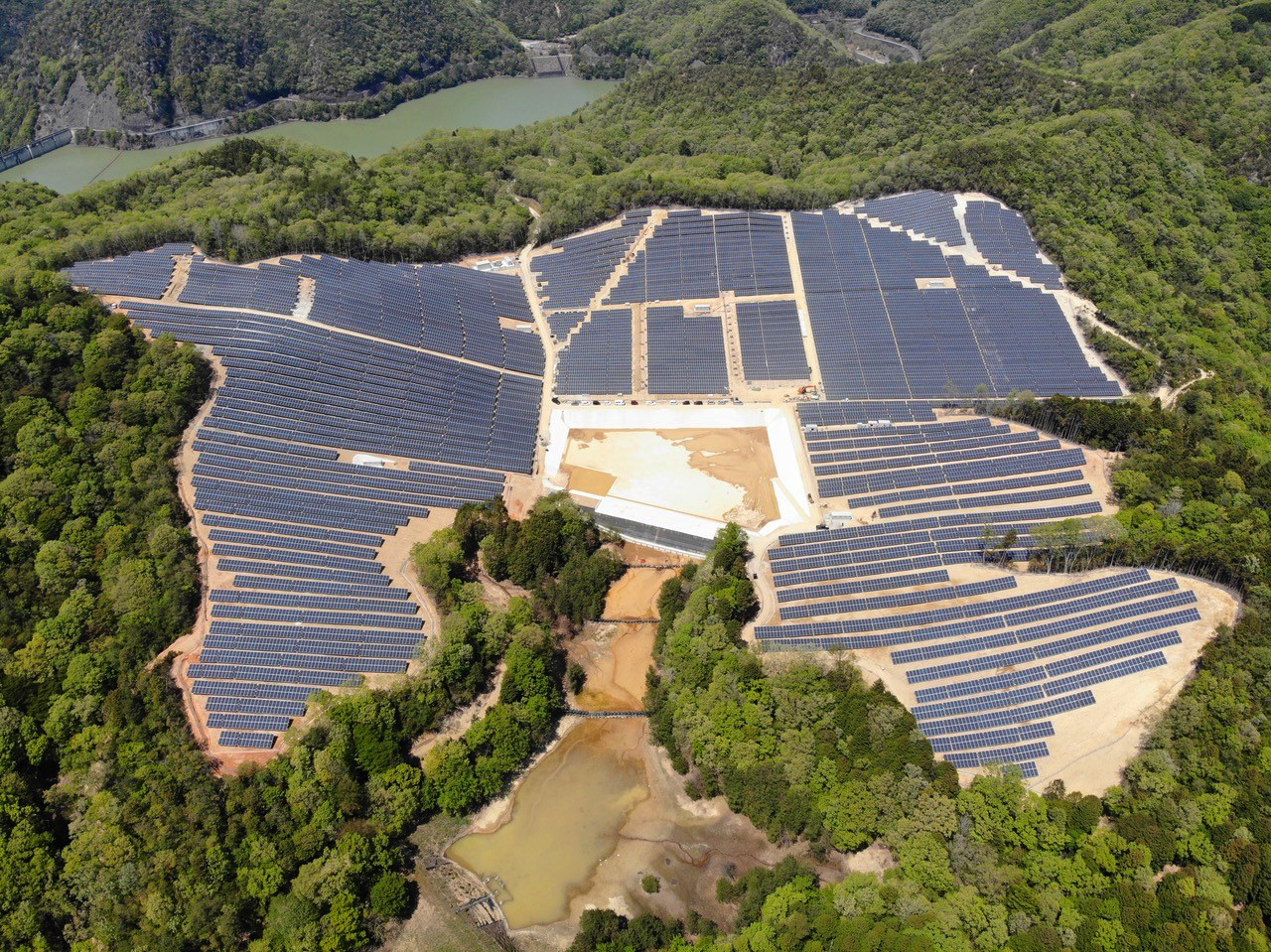 Solarpark "Kamigori" aus der Vogelperspektive