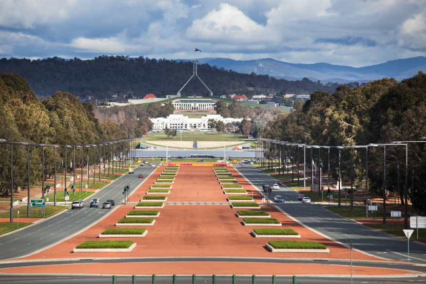 Blick auf den “Capital Hill” mit dem Parlamentsgebäude in Canberra