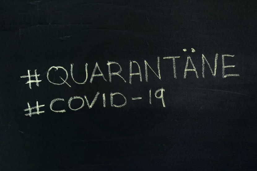 Schriftzug mit "#Quarantäne" und "#Covid-19"