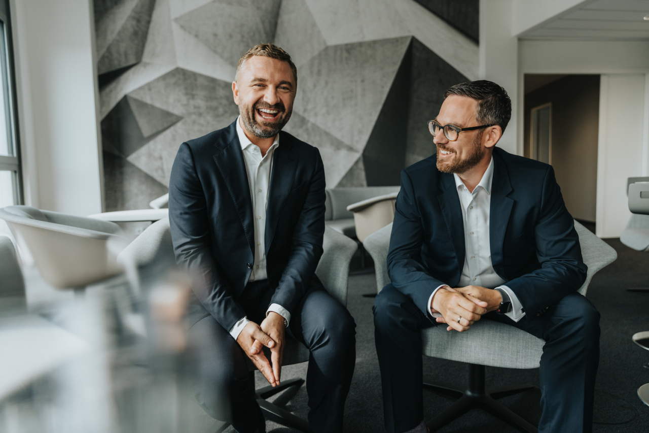 Bonnfinanz Vorstand: Links: Dirk Benz (Vorstand Vertrieb und Marketing), rechts: Stefan Mertes (Vorstand Produkte, Finanzen und IT)