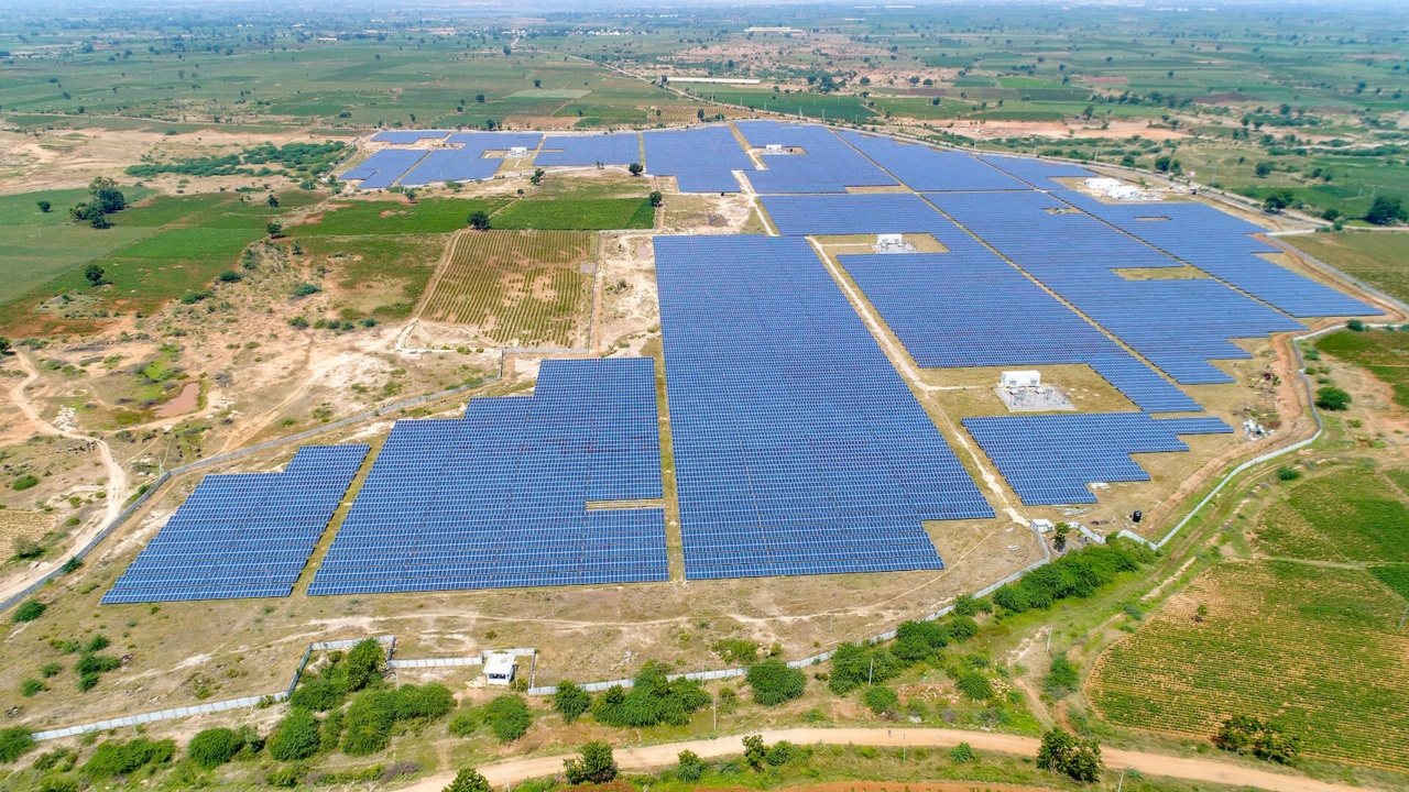 Luftaufnahme eines Solarpark-Projekts von ThomasLloyd in Indien