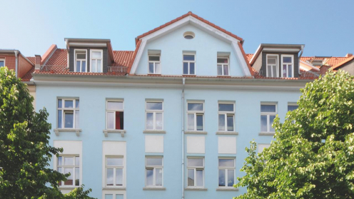 Hellblaues Mehrfamilienhaus in Erfurt aus einem vorherigen Primus Valor Fonds