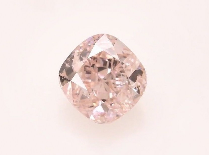 Großaufnahme des ersten Diamanten von Finexity