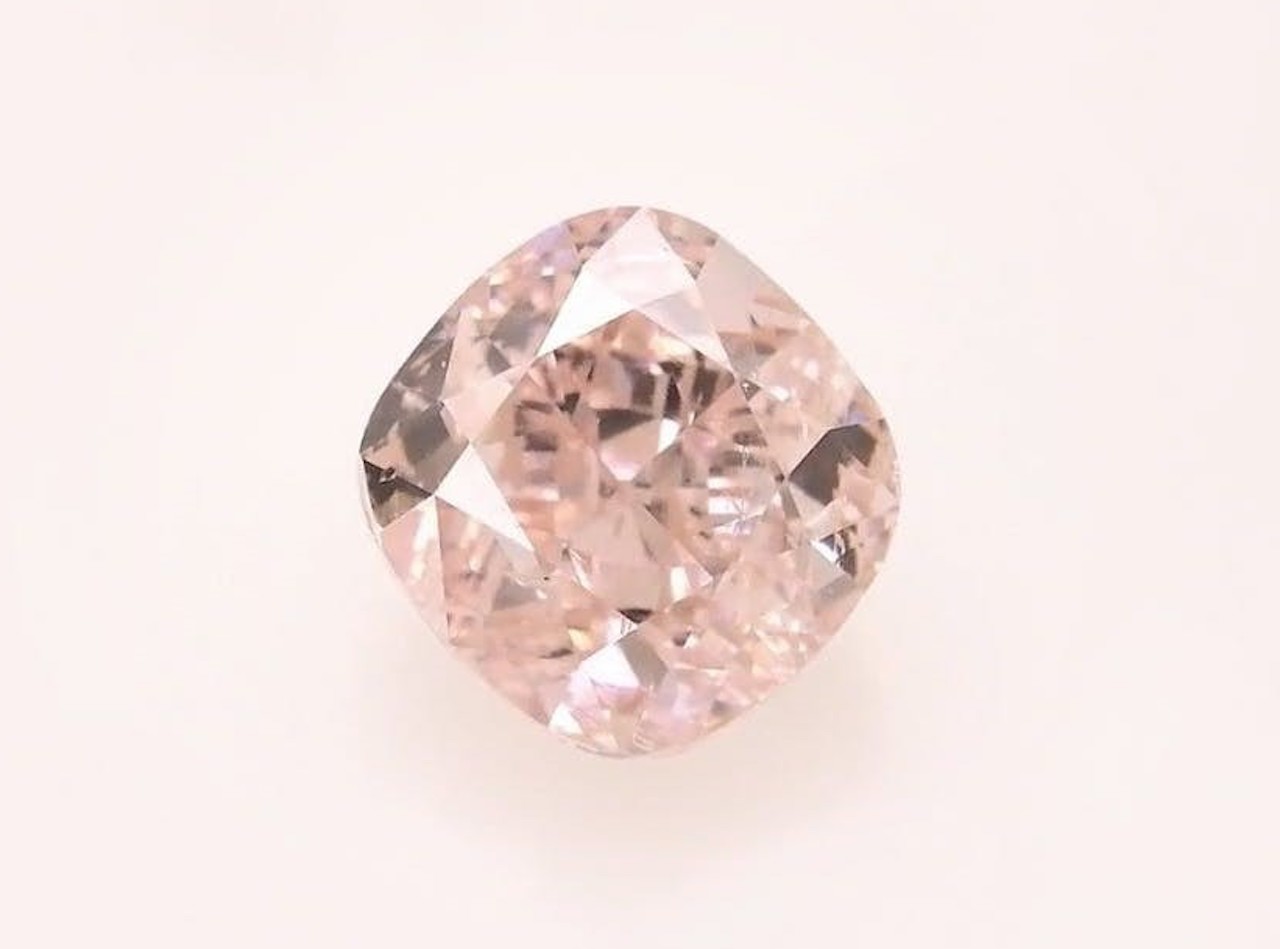 Großaufnahme des ersten Diamanten von Finexity