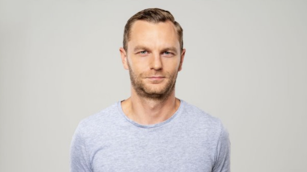 Porträtbild von Mintos CEO Martins Sulte im T-Shirt.