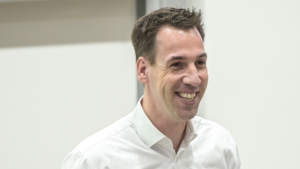 ESG Spezialist und Pricehubble-Geschäftsführer Christian Crain bei einem Vortrag.