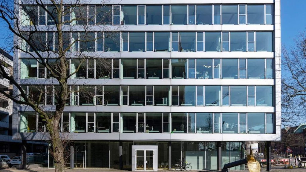 Fassade der Becken Immobilie in Hamburg Copyright_axelschmies_photography
