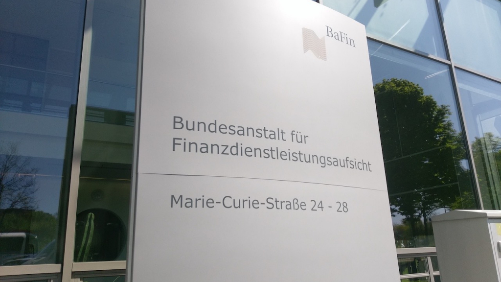 Schild von dem BaFin Sitz in Frankfurt