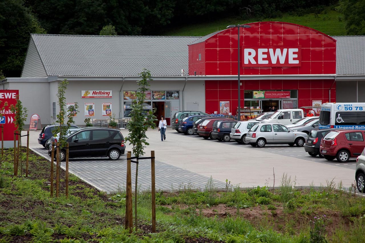 Außenaufnahme eines Rewe-Markts von Habona