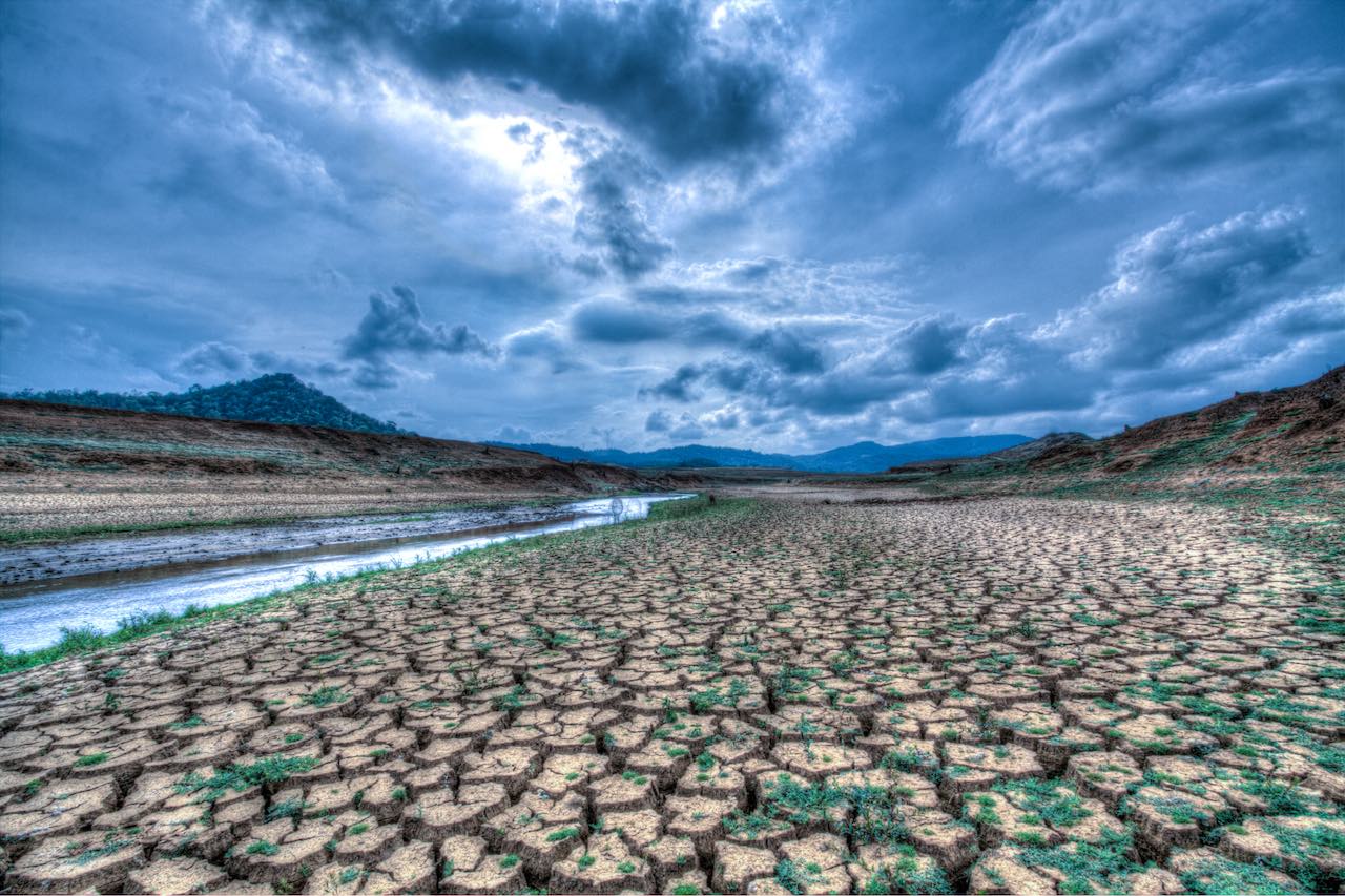 Unwirkliche Landschaft mit extremer Dürre