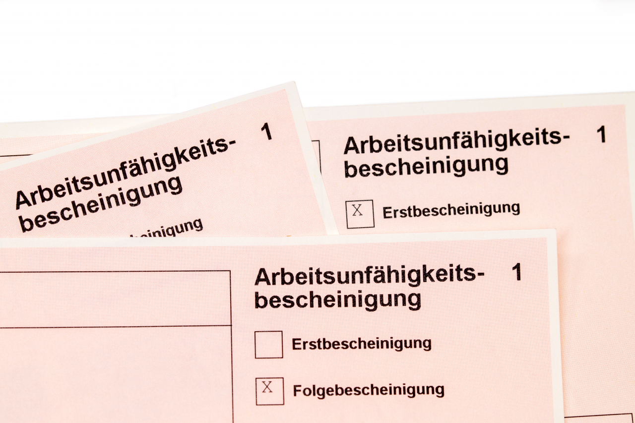 Drei Arbeitsunfähigkeitsbescheinigungen übereinander