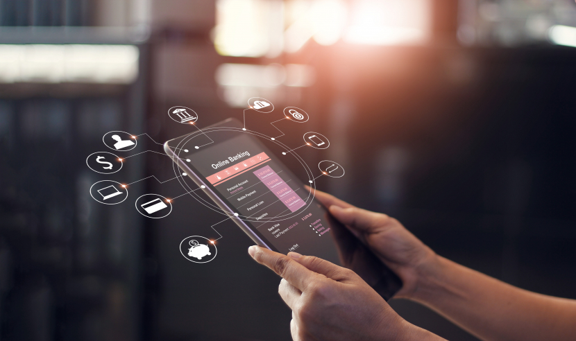 Smartphone mit Online Banking in der Hand