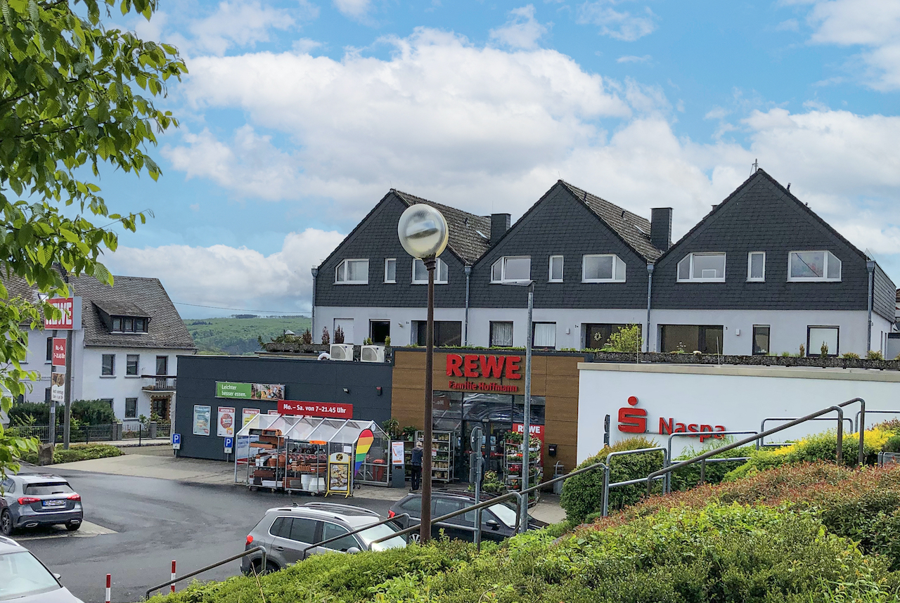 Außenansicht Rewe-Markt in Neuhäusel