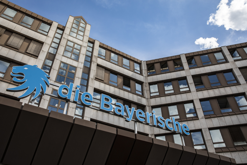 Gebäude mit der Aufschrift "Die Bayerische"