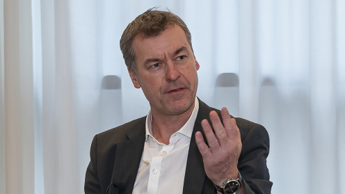 Sven Mückenheim diskutiert auf dem Cash. Branchengipfel