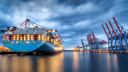 Containerschiff im Hafen