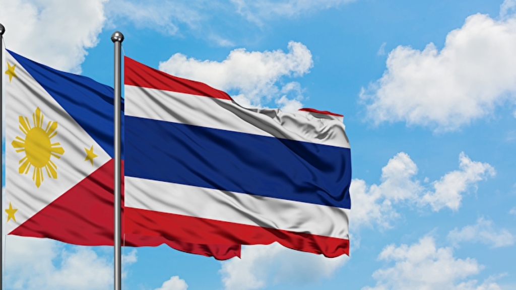 Thailändische und philippinische Flaggen