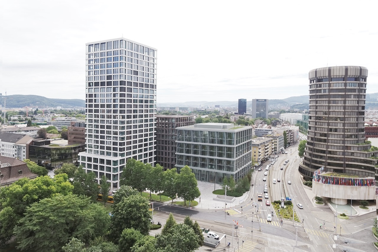 Baloise Park mit drei großen Gebäuden