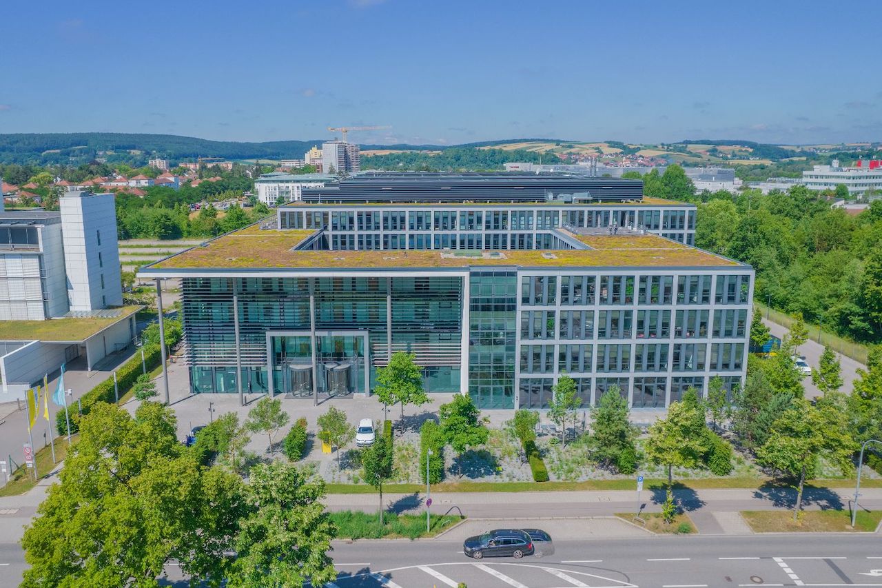 Luftaufnahme des Bürogebäudes in Regensburg