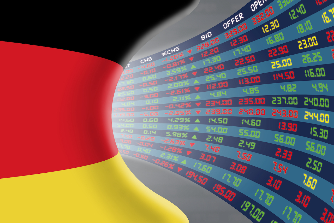 Nationalflagge Deutschlands mit einer großen Anzeige der täglichen Börsenkurse und Notierungen.