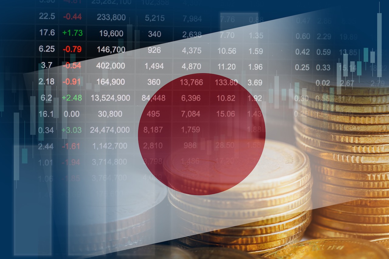 Japan-Flagge mit Boersenfinanzierung,Wirtschaftstrenddiagramm digitale Technologie.