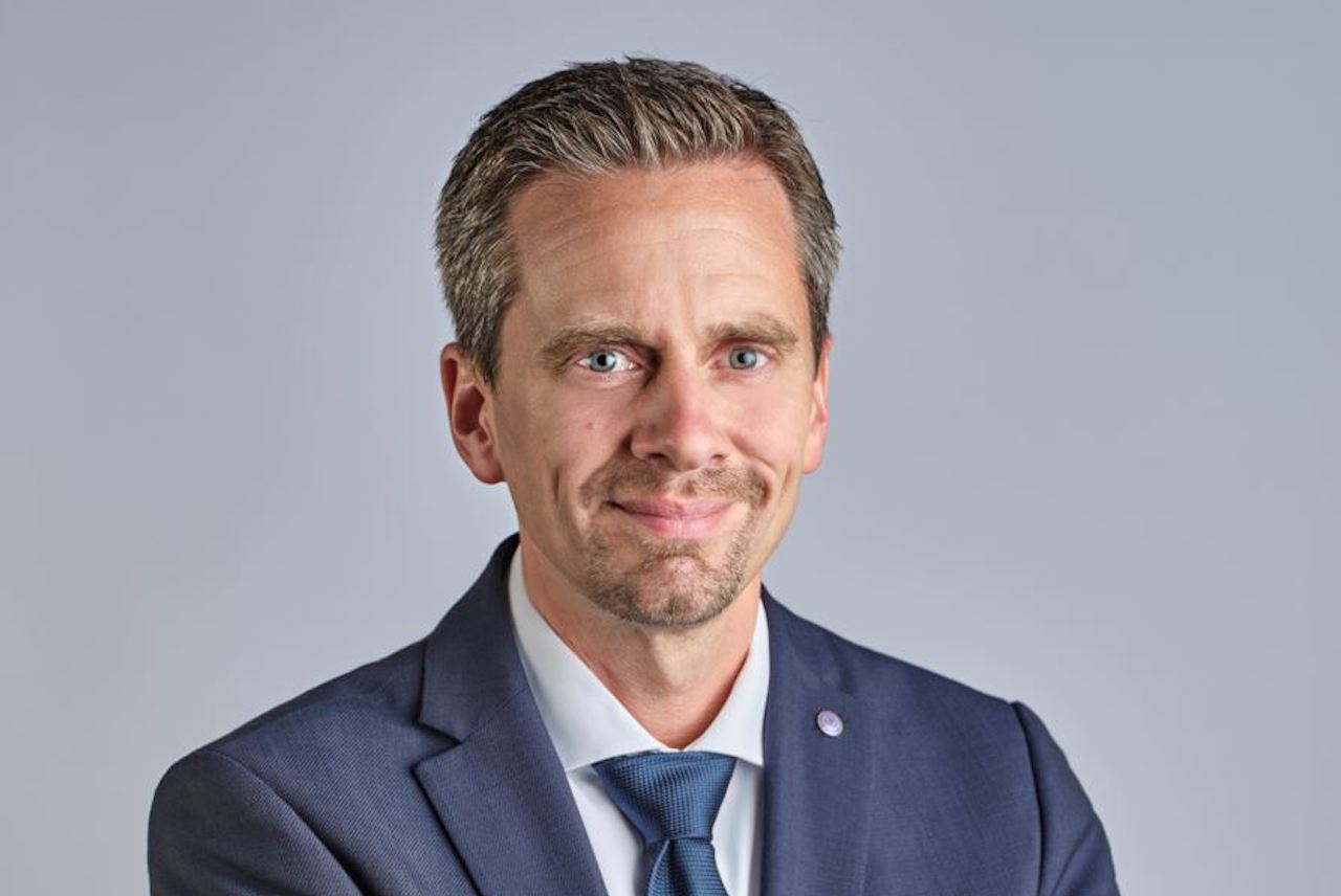 Porträtbild von Sebastian Hartrott