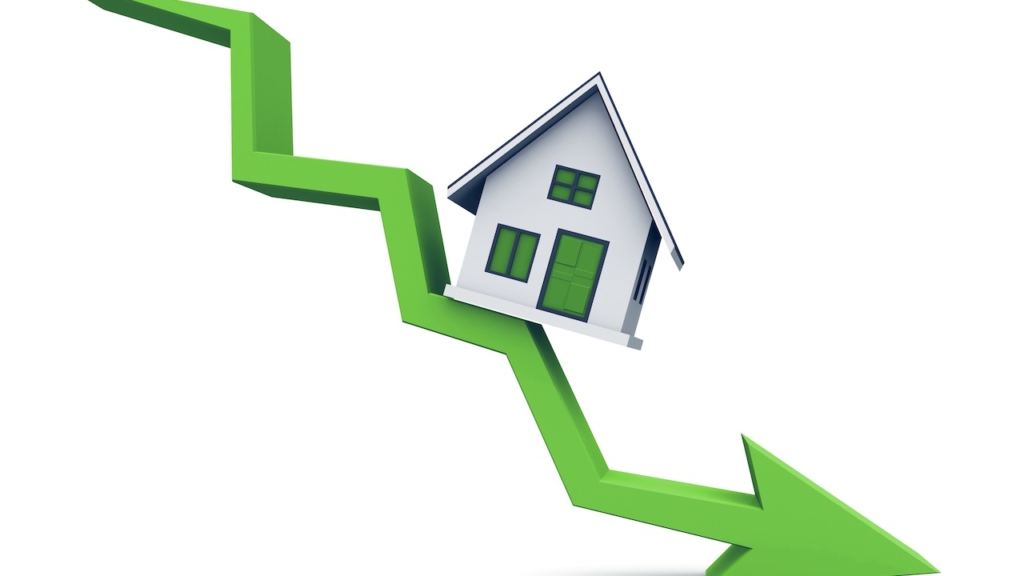 Haus auf einer fallenden Kurve