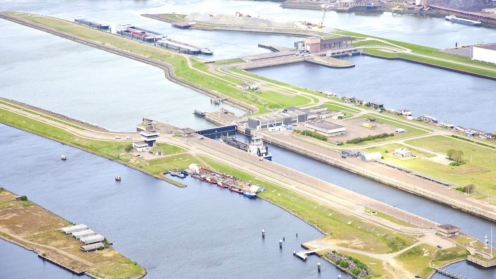 Luftaufnahme an der Seeschleuse ijmuiden, den Niederlanden