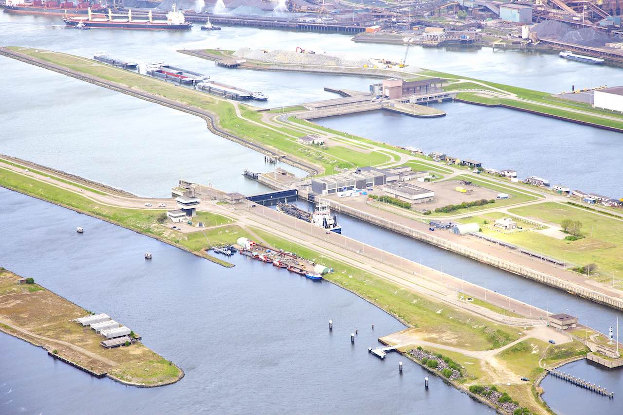 Luftaufnahme an der Seeschleuse ijmuiden, den Niederlanden