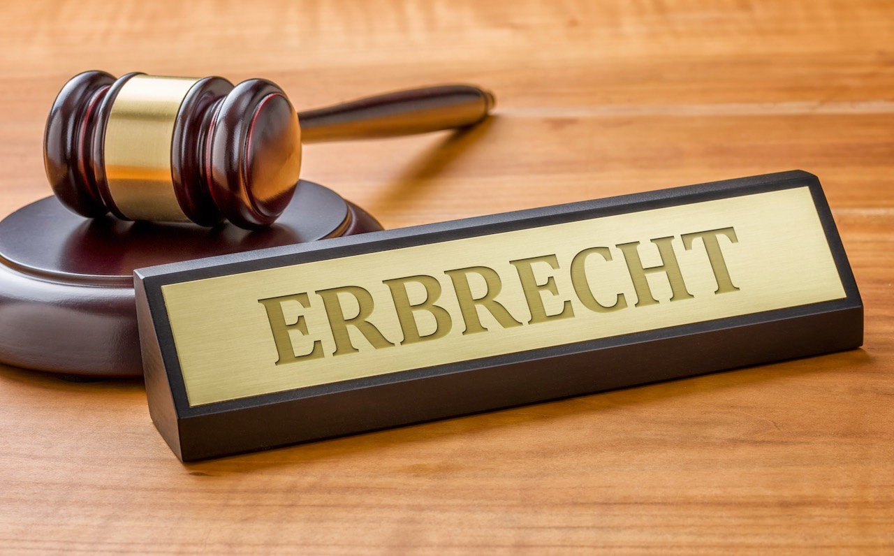 Erbrechtschild und Richter-Hammer